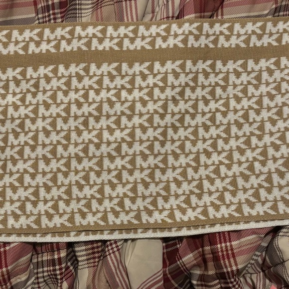 ⭕️ NWT MICHAEL Micheal Kors Infinity Scarf ⭕️ - Picture 4 of 5